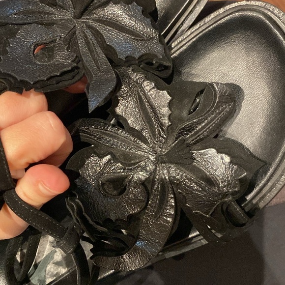 Marni / black flower embellished ankle wrap t-strap leather sandals 36 6 - Picture 9 of 9